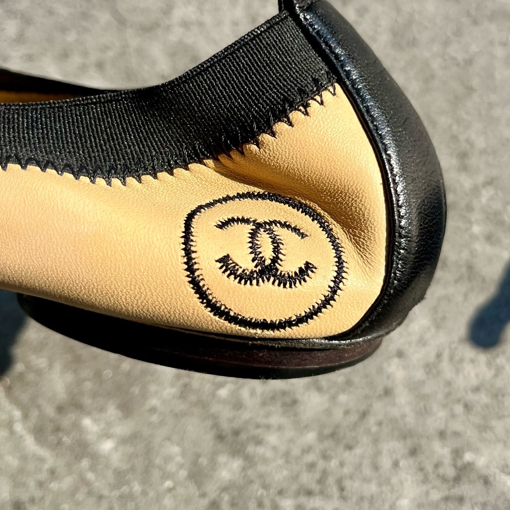 CHANEL 12P CC Logo Classic Beige Black Leather Cap-Toe Ballet Flats - Picture 5 of 7
